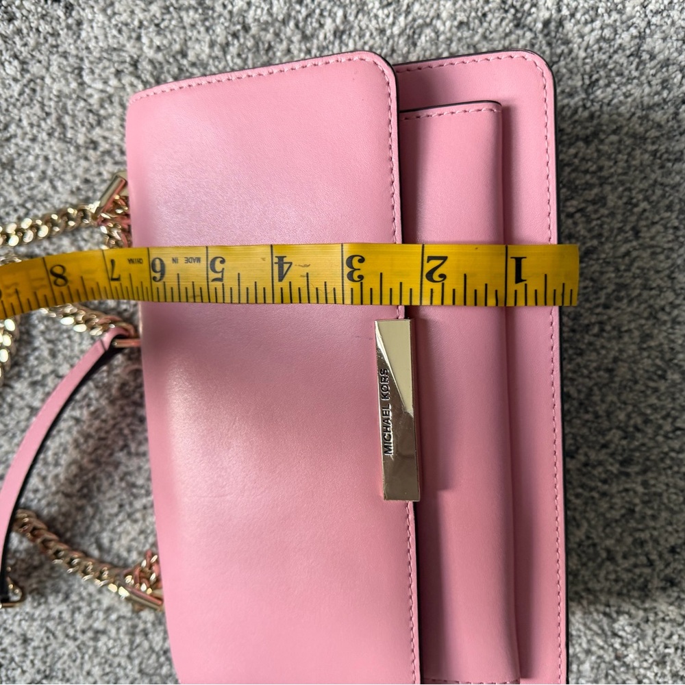 Michael Kors Pink Crossbody Bag with Gold Chain - Picture 9 of 11